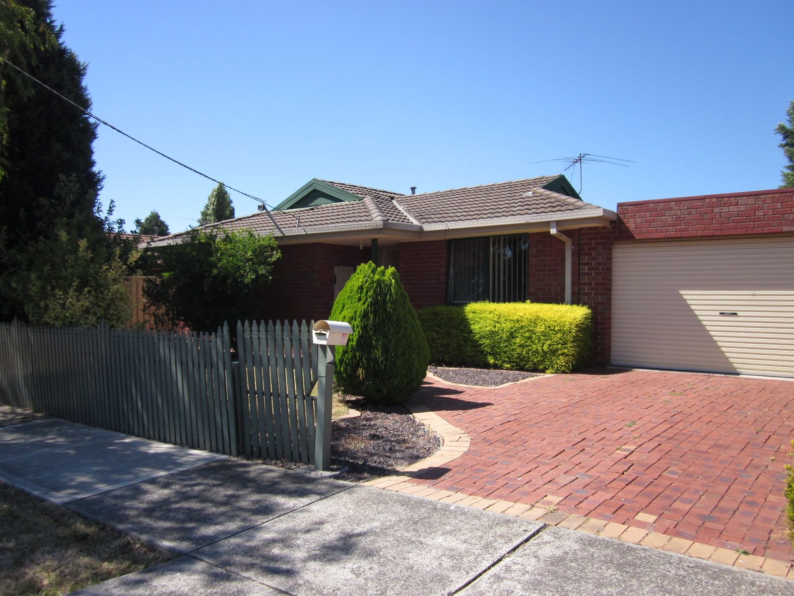 GREAT HOME IN A PERFECT, PEACEFUL LOCATION