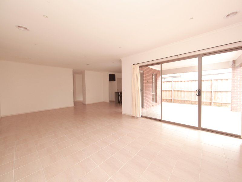 82 Tuross Crescent SOUTH MORANG, South Morang - Thumbnail 4