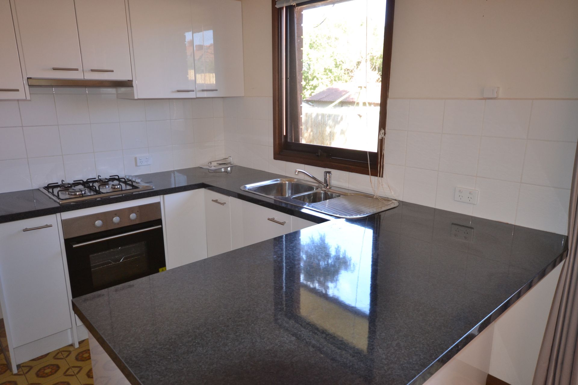 LARGE THREE BEDROOM RENOVATED UNIT IN GREAT LOCATION