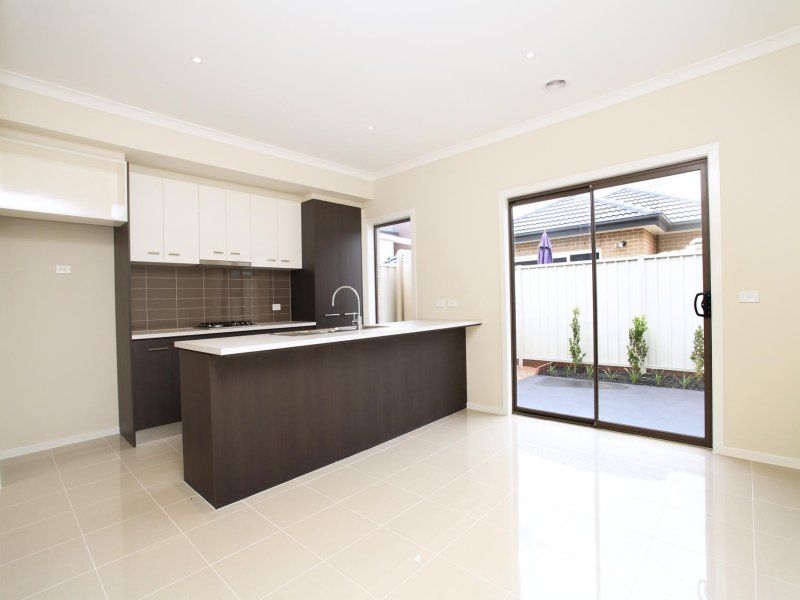 6 Fetcham Lane, Caroline Springs - Thumbnail 4