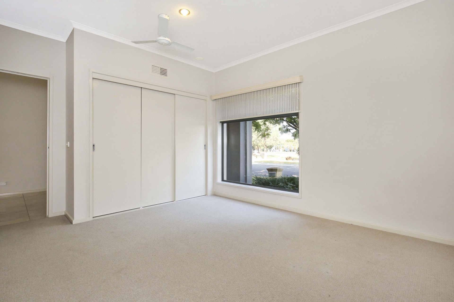 STYLISH TOWNHOUSE OPPOSITE PARKLAND  *Insp Thu 5th Jul @ 5:00pm*