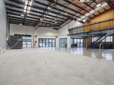 FULLY FITTED LARGE FORMAT RESTAURANT