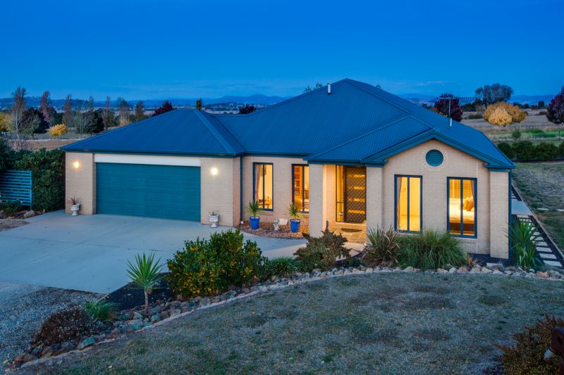 11 Eagle Rise Road, Table Top Brian Phegan Real Estate