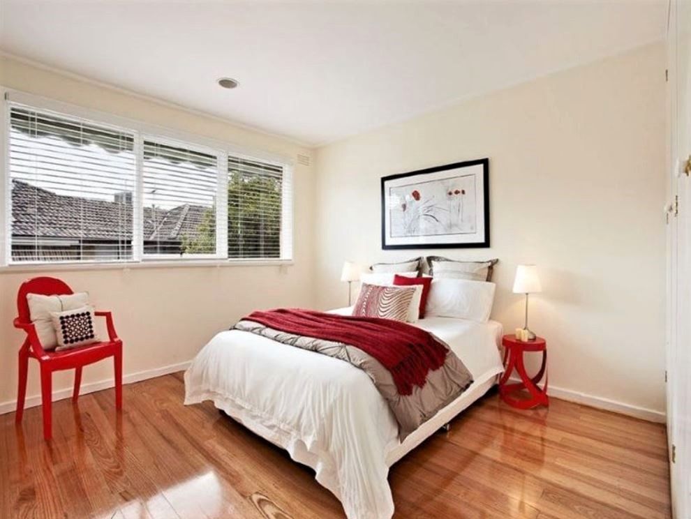 Perfectly Located 2 Bedroom Unit!!