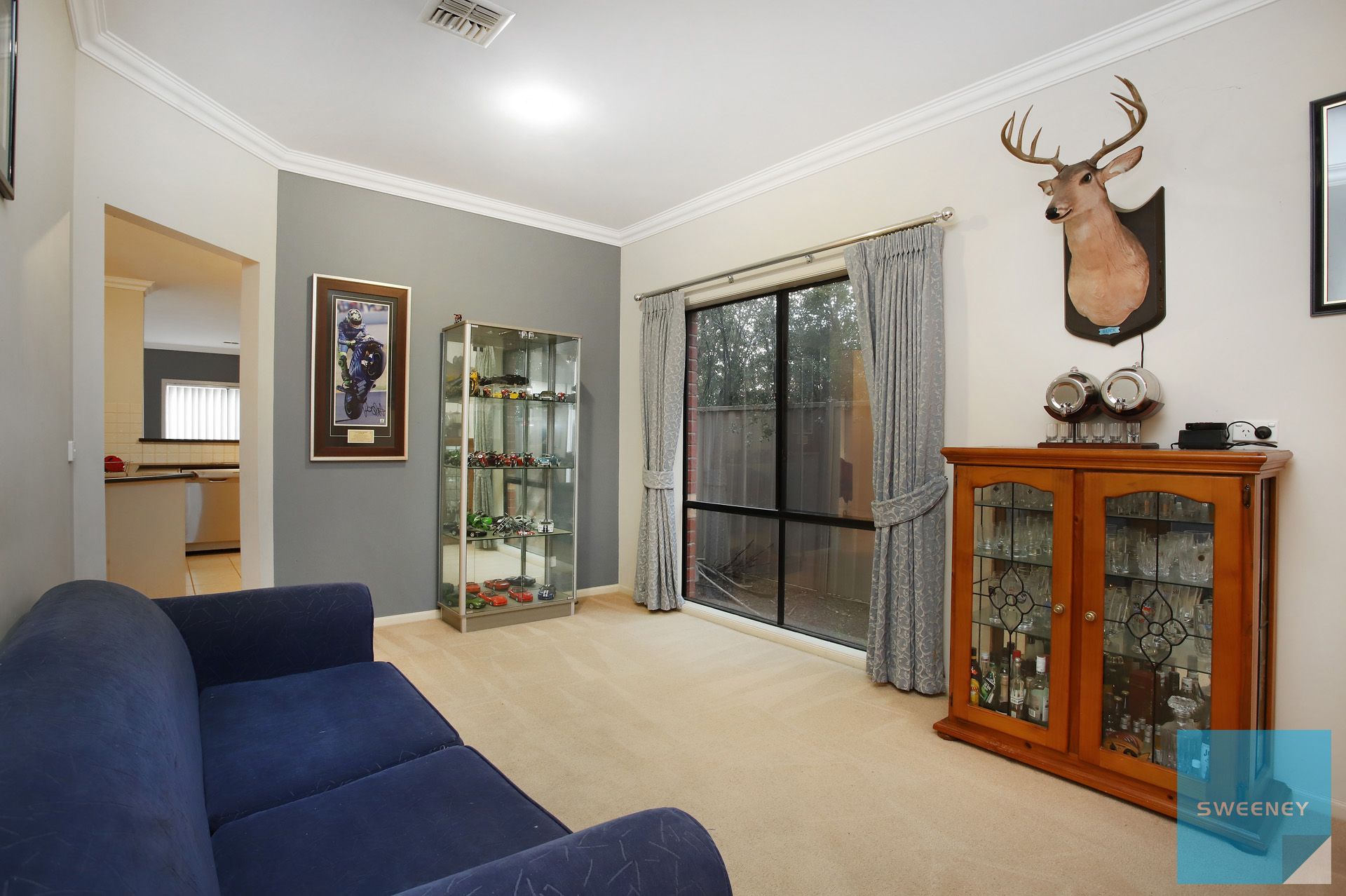 5 Lind Place, CAROLINE SPRINGS Sweeney Estate Agents