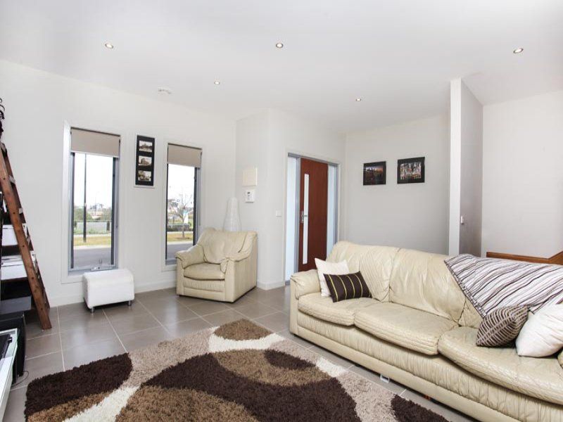 40 Warner Way, Caroline Springs - Thumbnail 7