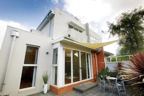 Spacious, Bright & Modern Townhouse