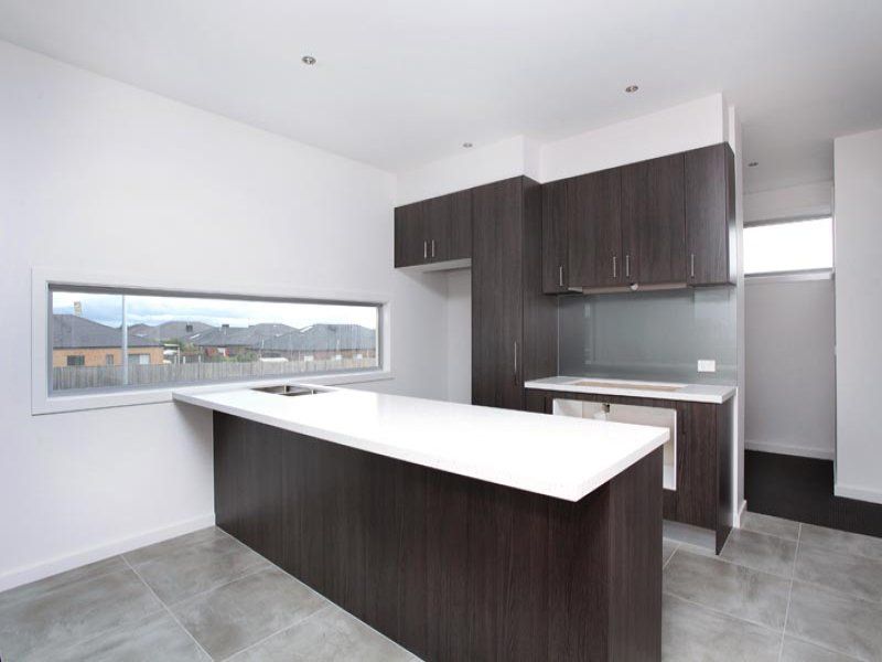 5/25 Boathouse Drive, Caroline Springs - Thumbnail 4