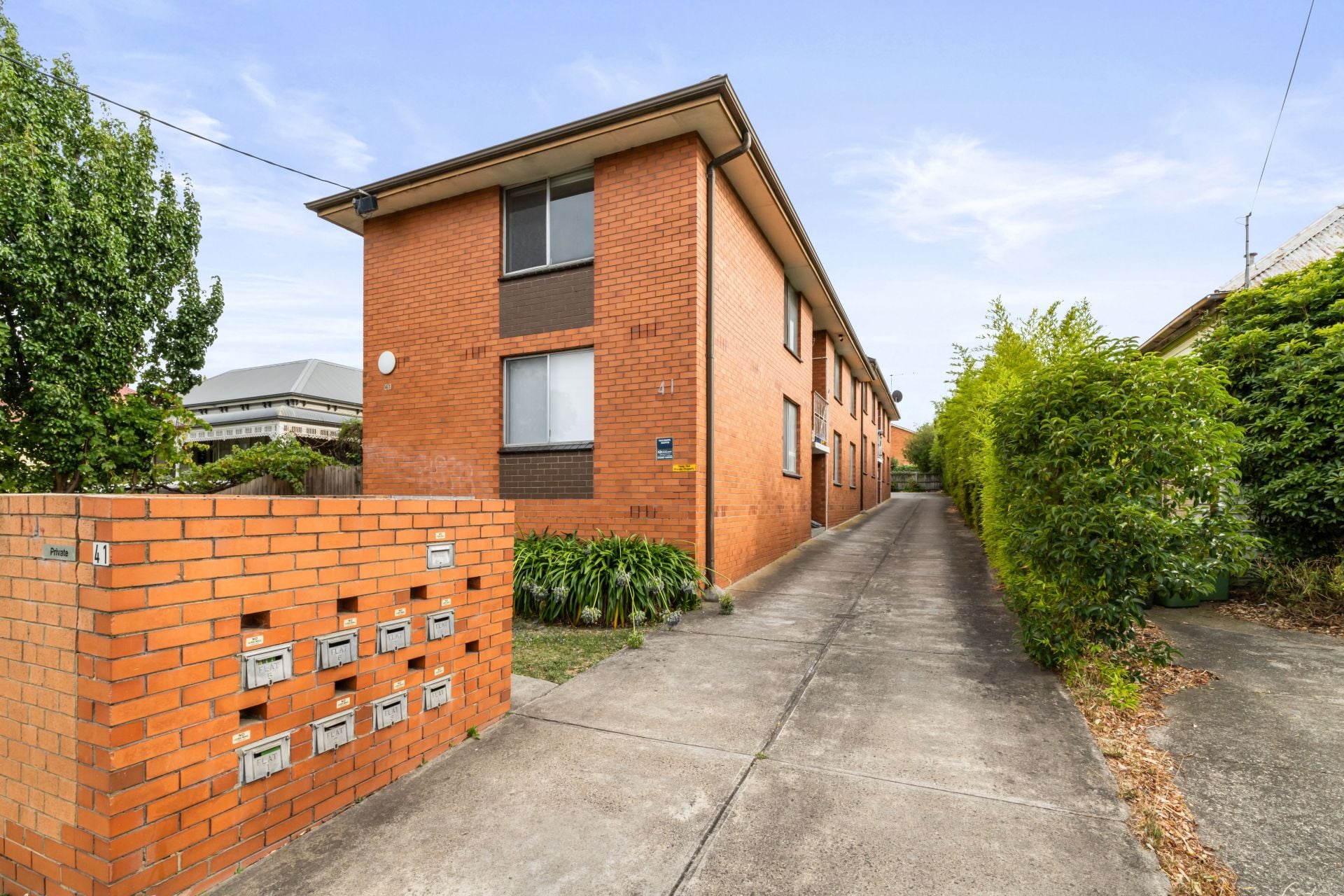 Ground Floor, 2 Bedroom Apartment on Pender Street