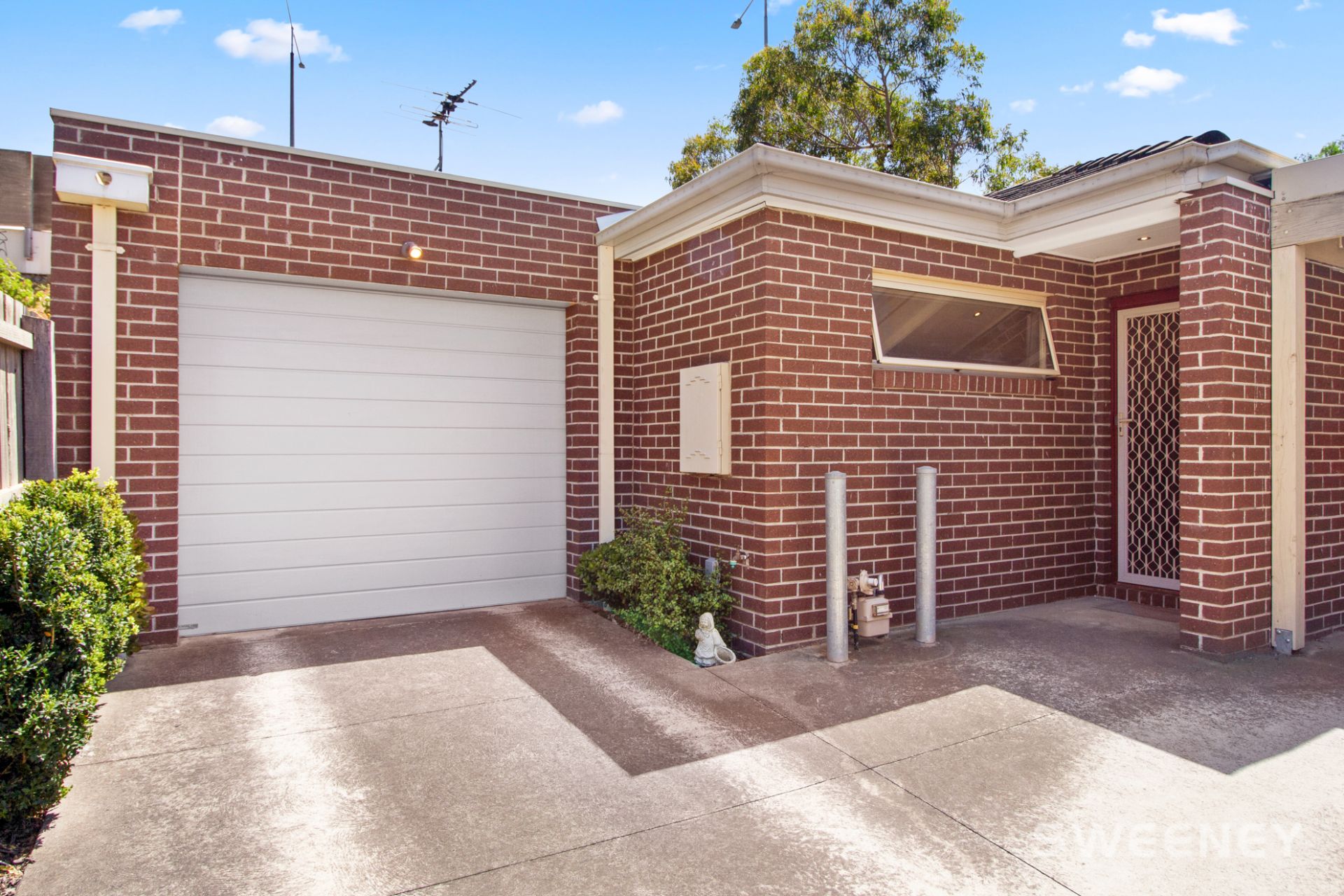 2/10 Linden Street, Altona Meadows - Thumbnail 2