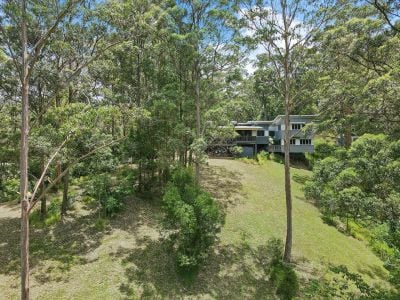 Contemporary Hideaway plus Studio offers potential Dual Living & only 15 mins to Samford Village