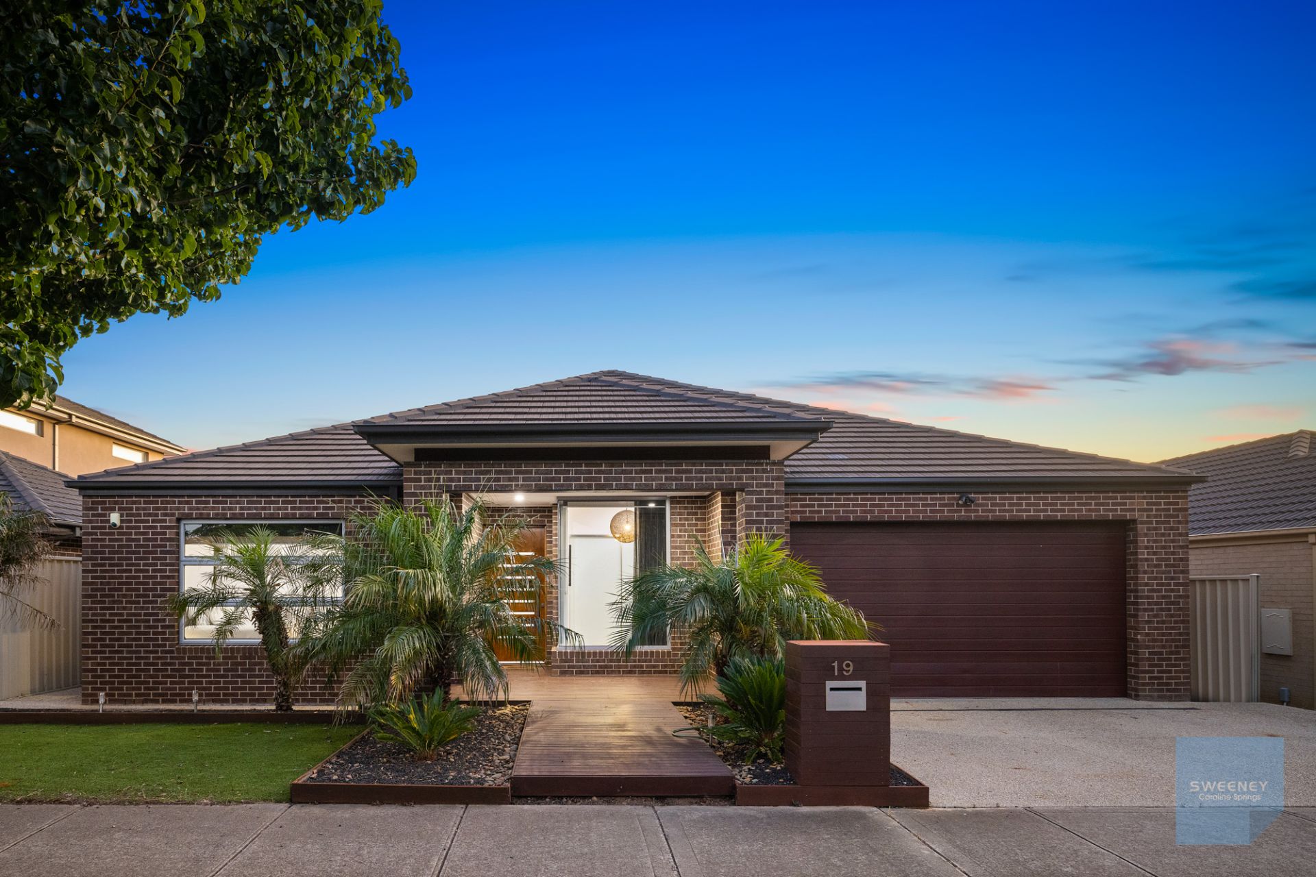 19 Carisbrook Street, Caroline Springs - Thumbnail 2