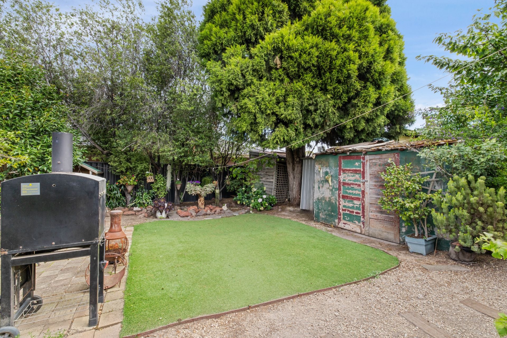 Family Entertainment In A Garden Oasis