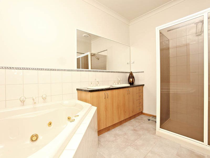 19 Cairn Curran Terrace, Caroline Springs - Thumbnail 7