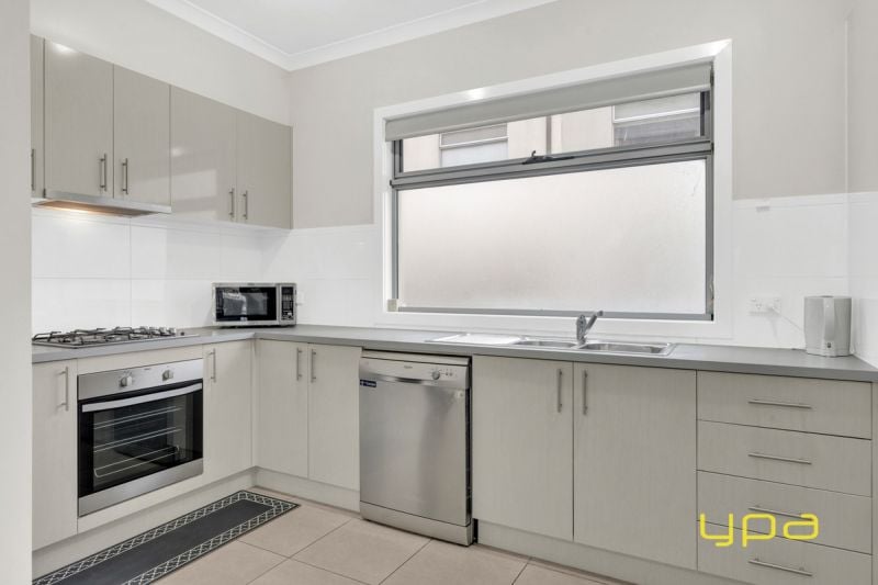 12 Axel Walk Cranbourne North VIC, Cranbourne North - Thumbnail 3