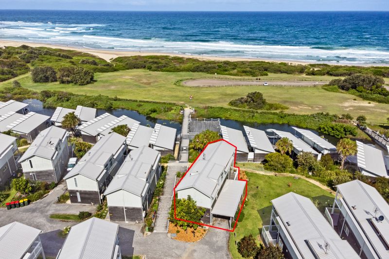 12 Beachside Drive, Caves Beach - Thumbnail 2
