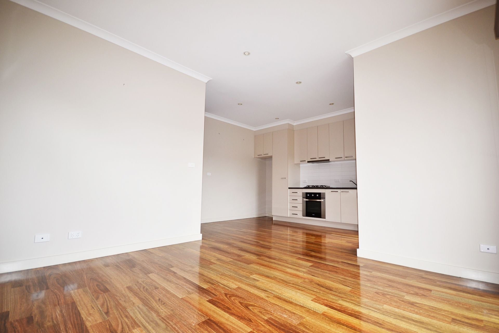 MODERN ELEGANCE WITH A WARM, INVITING AMBIANCE