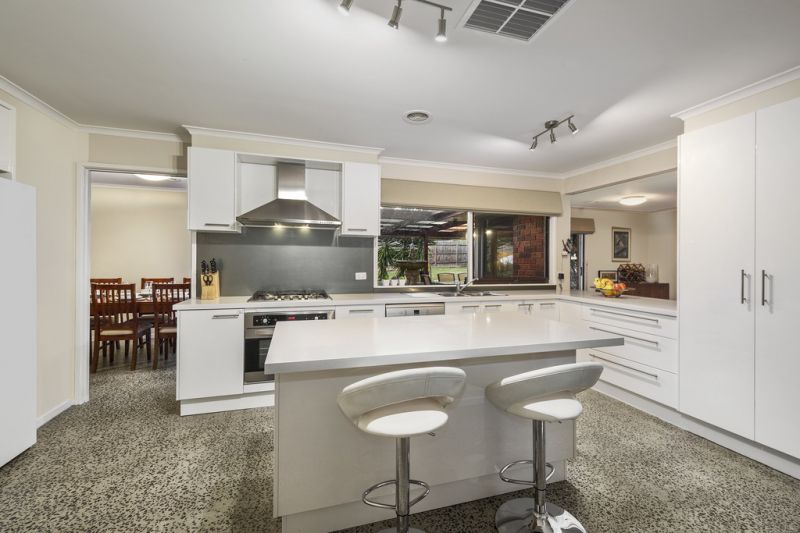 15 Corbert Court, Ferntree Gully - Thumbnail 3