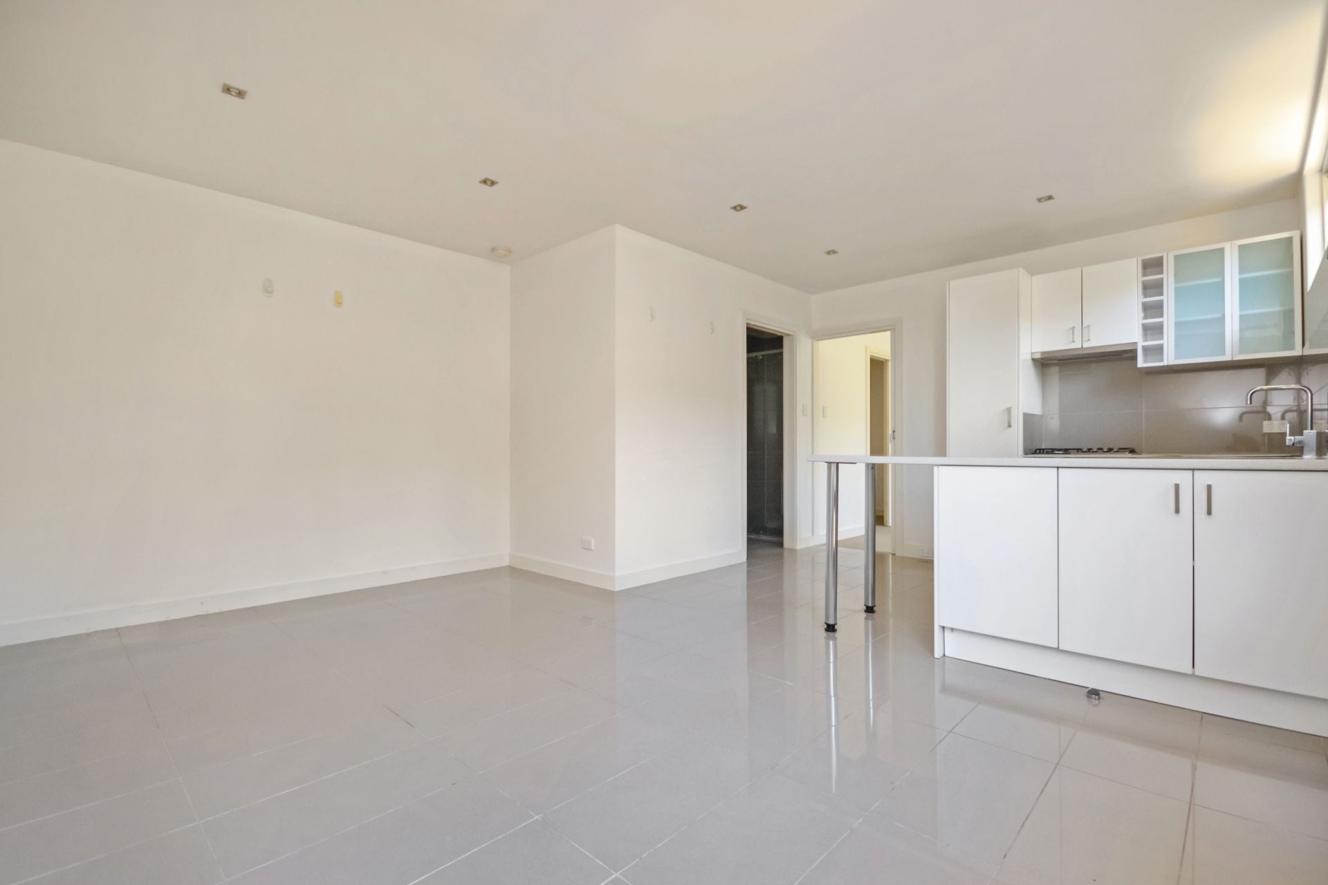 Modern 1-Bedroom Apartment for Lease - Convenient Location, Renovated & Sun-Soaked