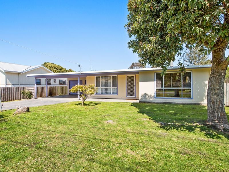 11 McLennan Street, Apollo Bay - Thumbnail 2