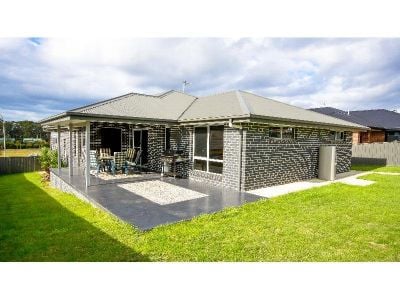 29 Washington Drive, STONY RISE, Stony Rise - Thumbnail 3