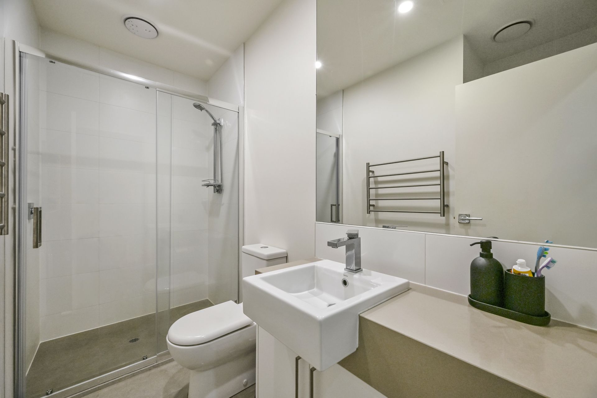 Stunning Centrally Located Apartment!