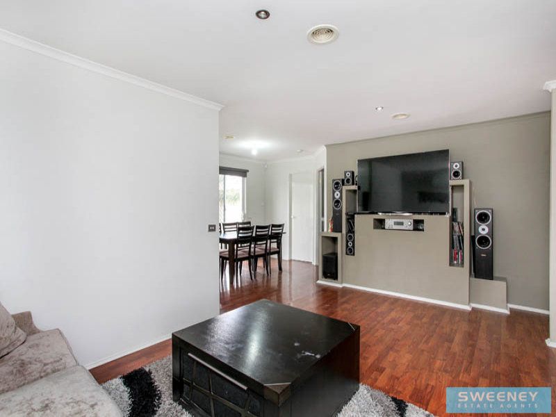 28 Blakeville Drive, Caroline Springs - Thumbnail 3