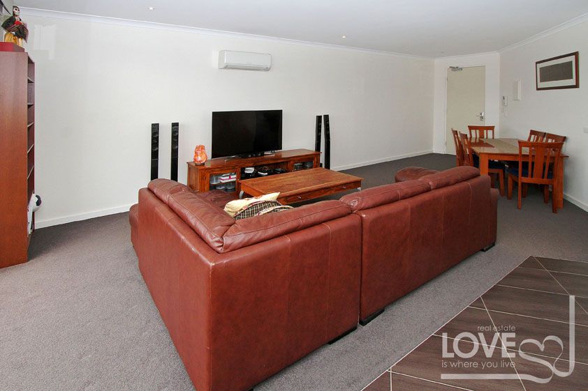Spacious Modern Apartment!
