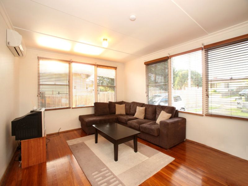 16 Evans Crescent, Laverton - Thumbnail 3