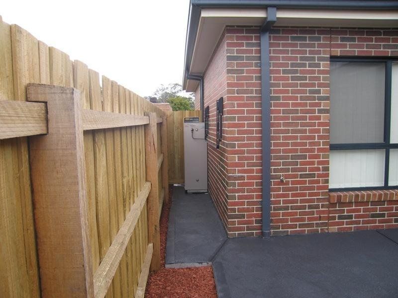 MODERN 2 BEDROOM UNIT!