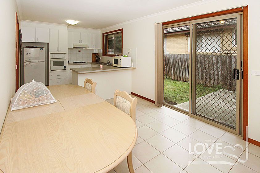 FANTASTICALLY LOCATED 2 BEDROOM UNIT   *Insp Sat 7th Jan @ 10:10am*