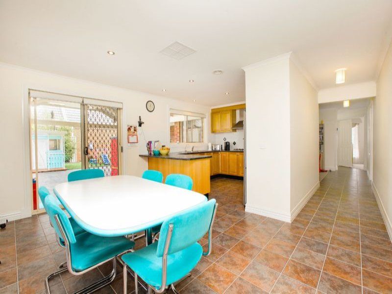 14 Yendon Close, Caroline Springs - Thumbnail 4