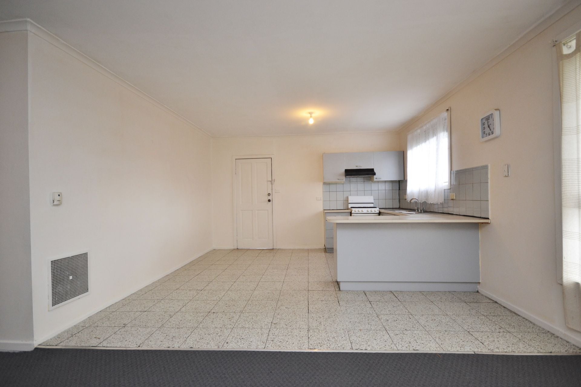 EXTRA LARGE UNIT WITH DOUBLE GARAGE