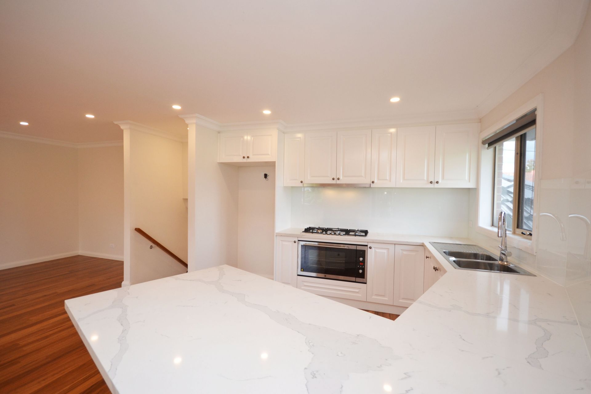 CONTEMPORARY DELIGHT – THE EPITOME OF ELEGANCE OVERLOOKING PARKLANDS