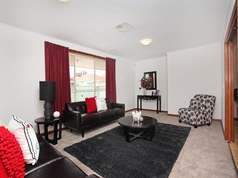 8 Northampton Crescent, Caroline Springs - Thumbnail 7