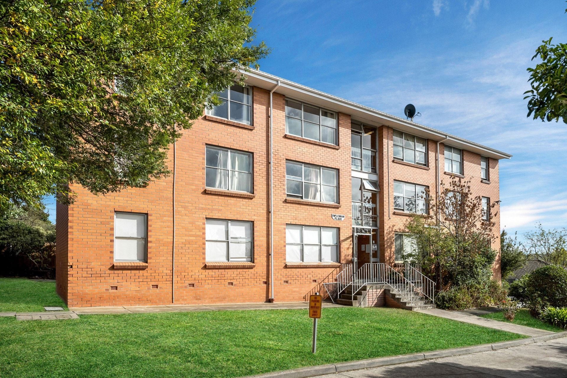 RENOVATED UNIT IN A GREAT LOCATION