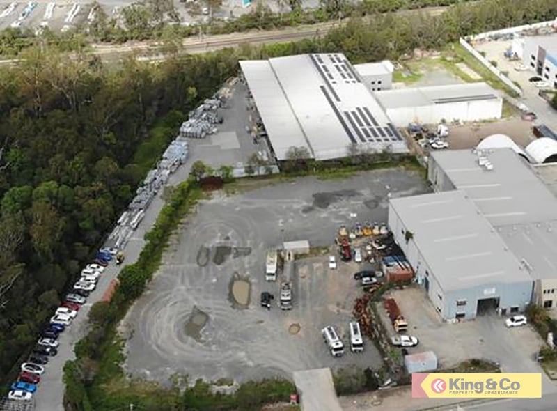 ABUNDANT HARDSTAND JUST MINUTES FROM M1!