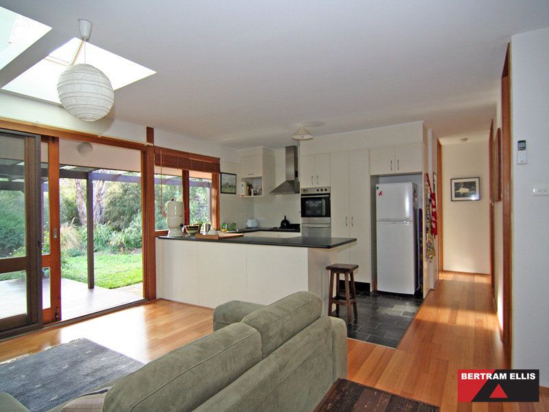 71 Wybalena Grove, Cook - Thumbnail 2
