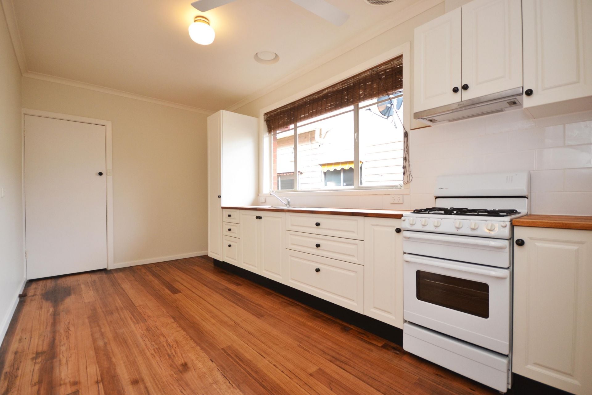 PEACEFUL RETREAT IN THE HEART OF THORNBURY