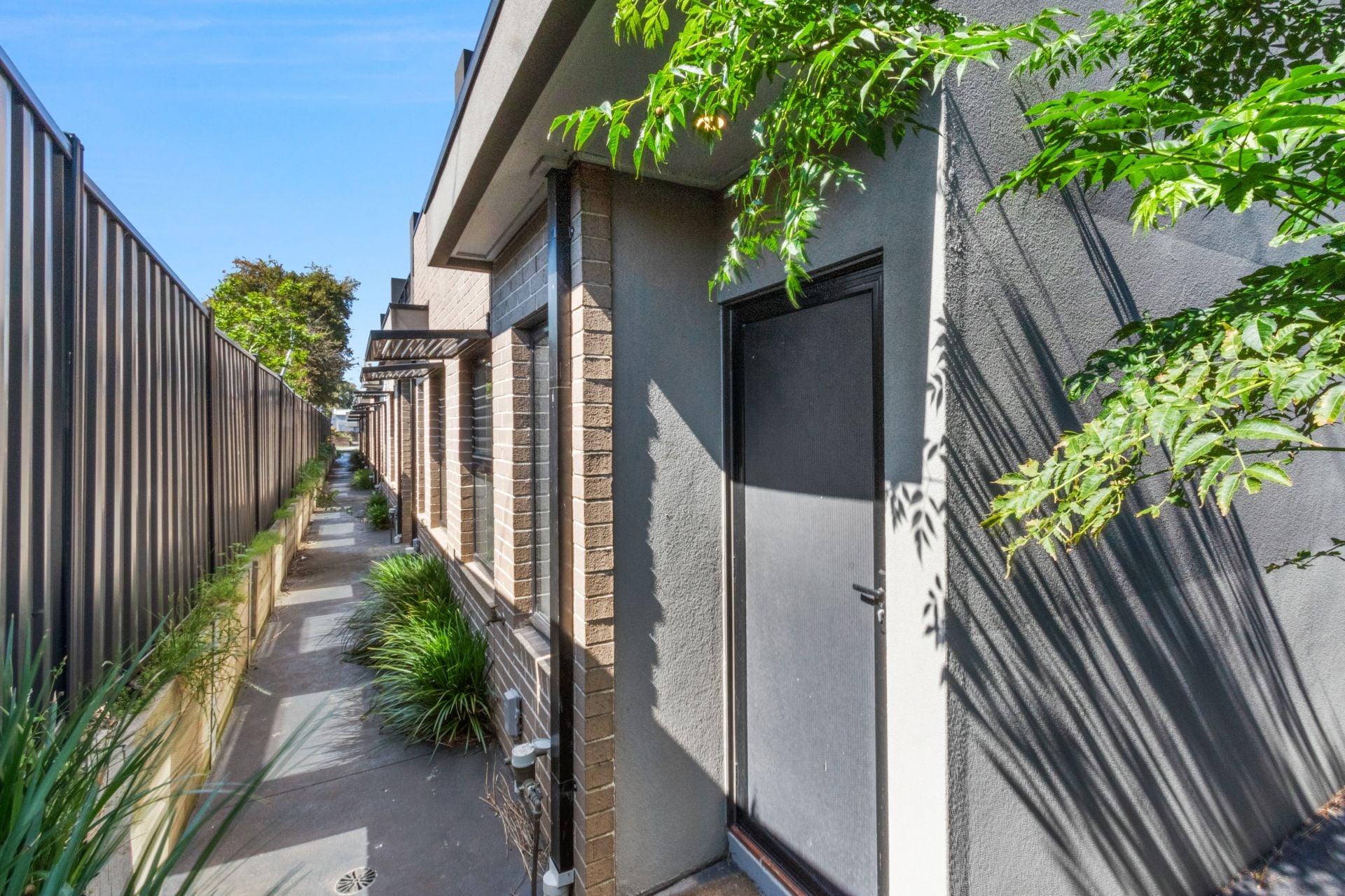 Contemporary Living In A Well-Connected Neighbourhood