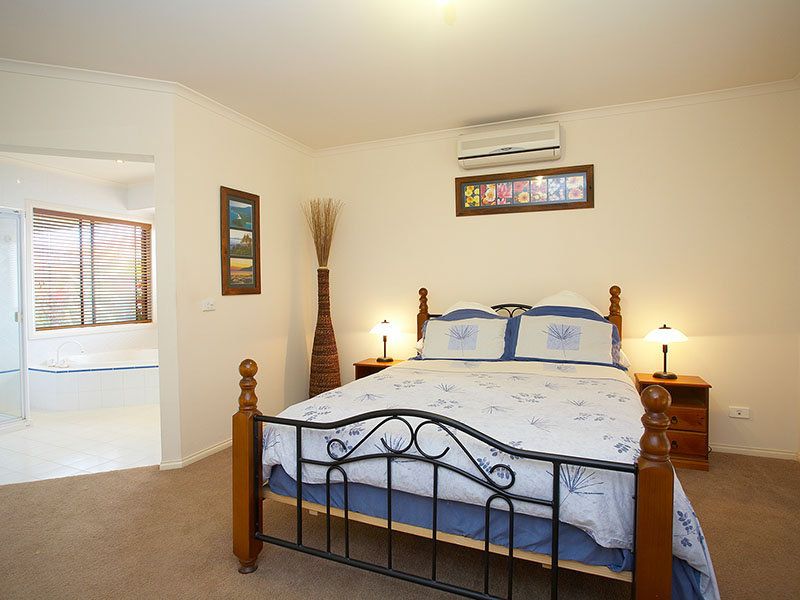 11 Portofino Crescent, Point Cook - Thumbnail 4