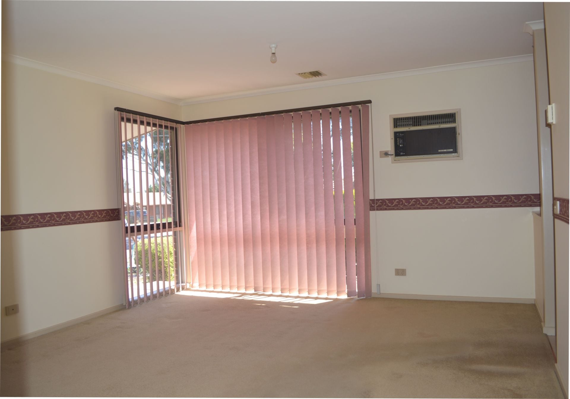 PICTURE-PERFECT HOME IN PRIME LOCATION