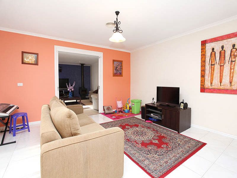 40 Milburn Circuit, Caroline Springs - Thumbnail 5