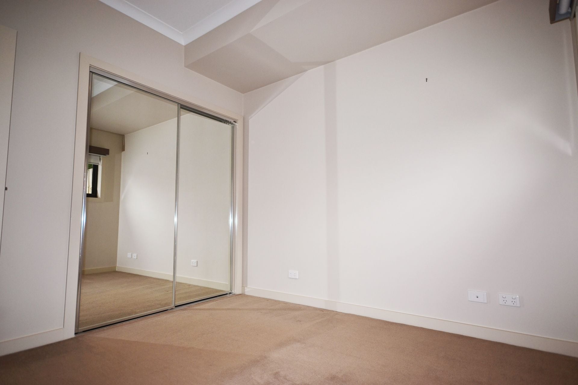 MODERN ELEGANCE WITH A WARM, INVITING AMBIANCE