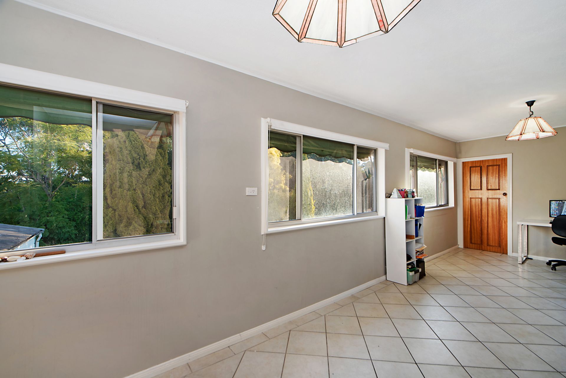 4 Bedroom Home in Quiet East Side Cul-de-Sac with Bush Reserve, 4 Bedroom Home In Quiet East Side Cul-De-Sac With Bush Reserve - Thumbnail 8