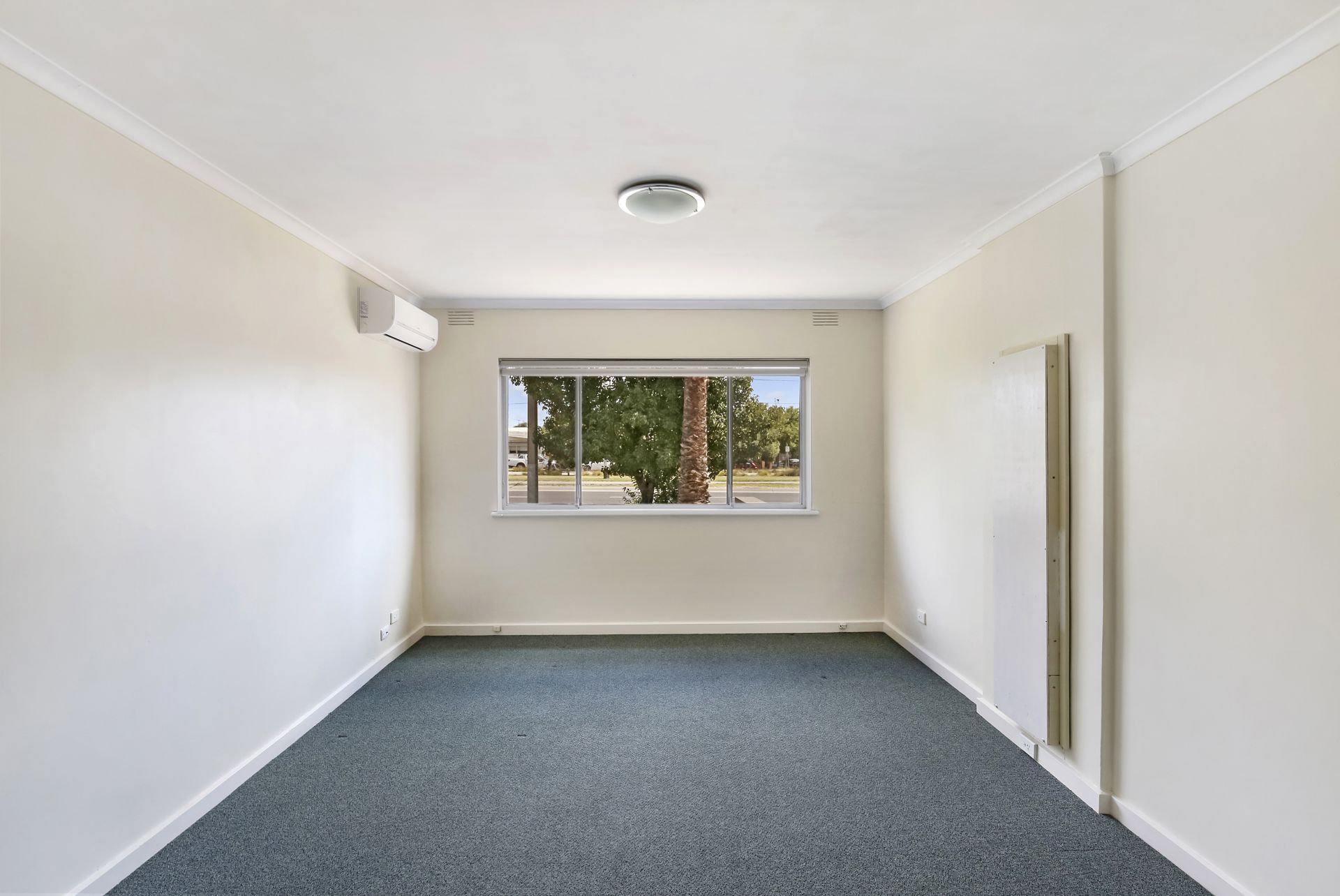 Superb Apartment In A Great Location!