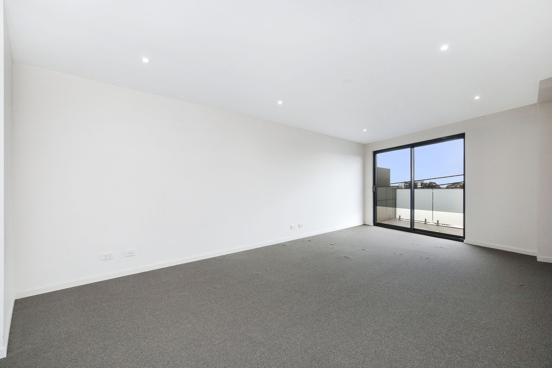ATTRACTIVE OFFICE WITH EXPOSURE!
