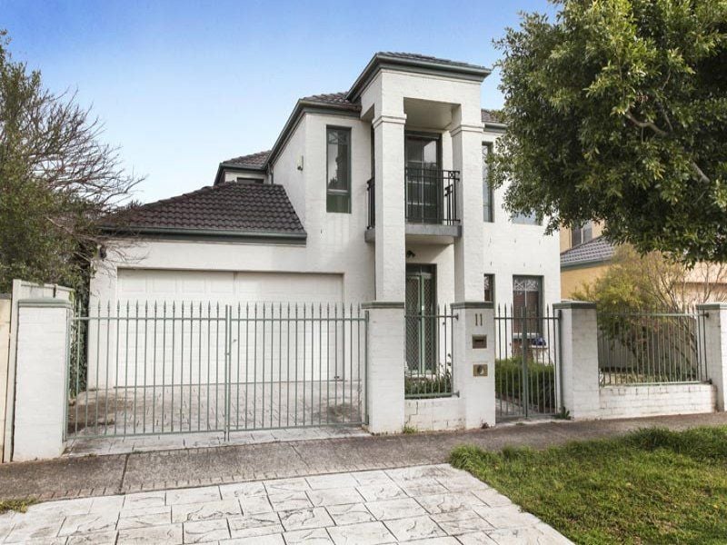 11 Barn Elms Parade, Caroline Springs - Thumbnail 2