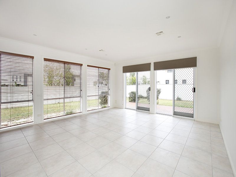 4 Signature Boulevard, Sanctuary Lakes - Thumbnail 4