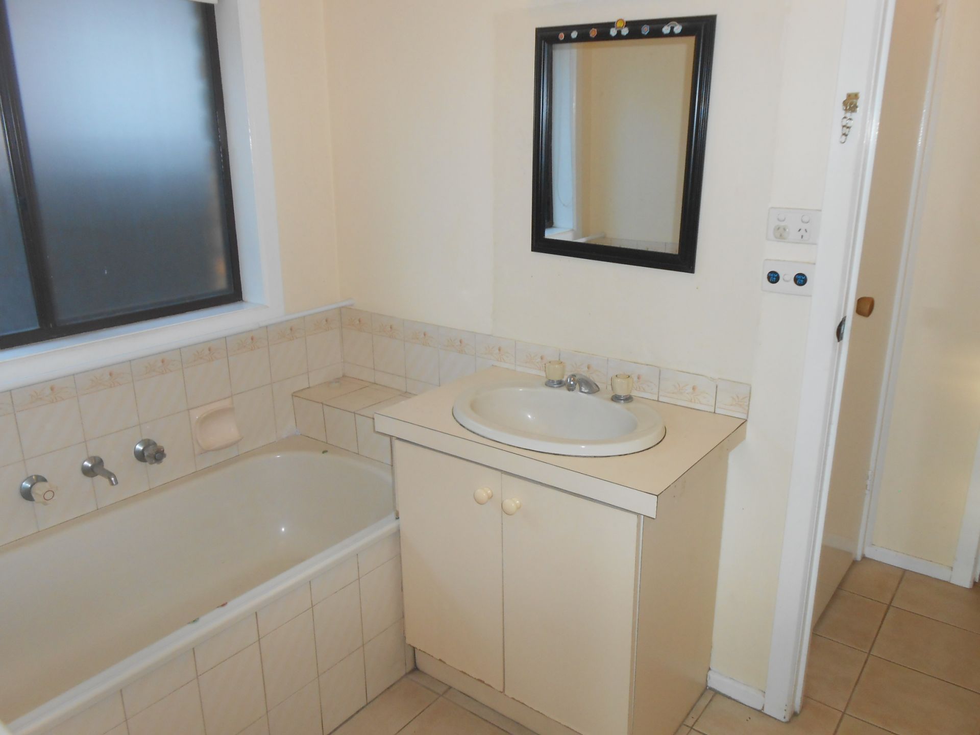 SPACIOUS 3 BEDROOM HOME IN A GREAT LOCATION